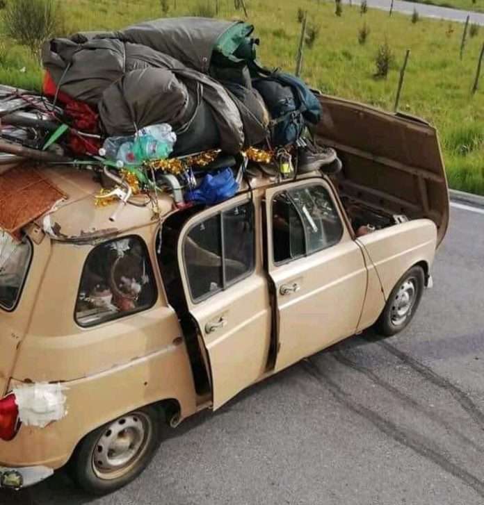 Renault 4 francese bloccata in Sicilia