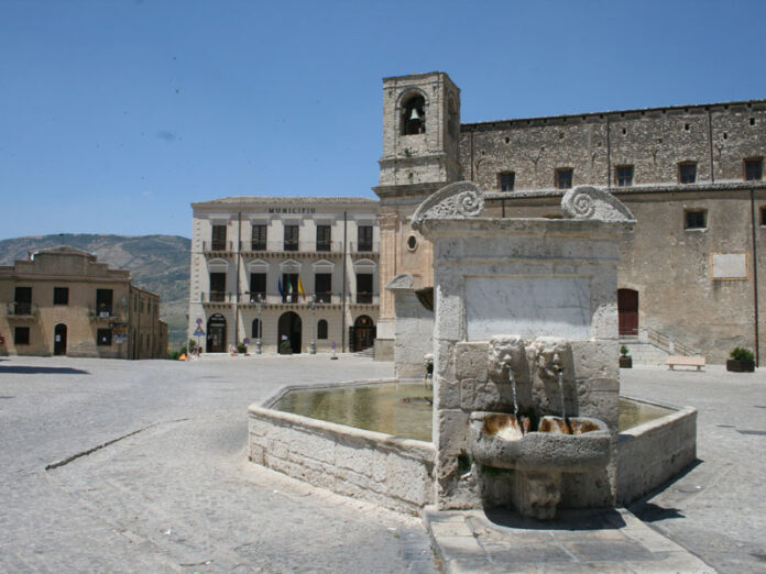 PALAZZO ADRIANO LA FONTANA OTTAGONALE