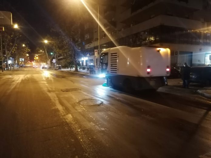 spazzatrici in azione in via dei cantieri