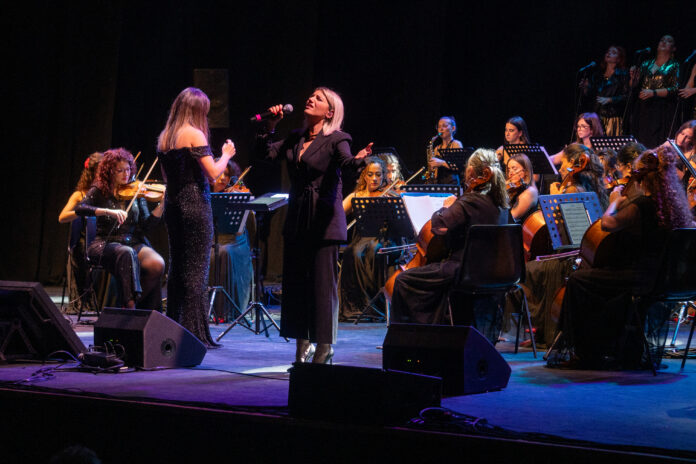 Women Orchestra in concerto