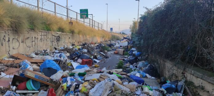 Discarica abusiva in via Maccionello